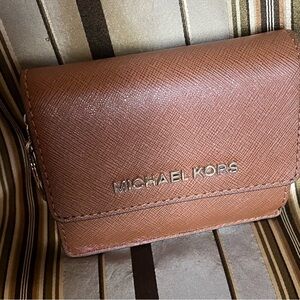 Michael Kors Jet Set Travel wallet w/keychain